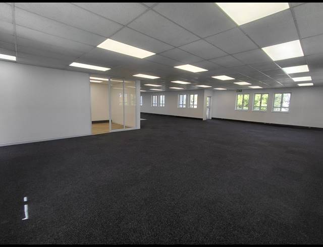 377M² OFFICE TO LET IN BRYANSTON